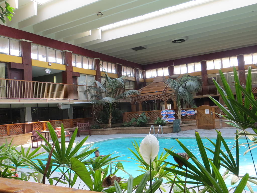 Clarion Inn Conference Center Modesto Esterno foto