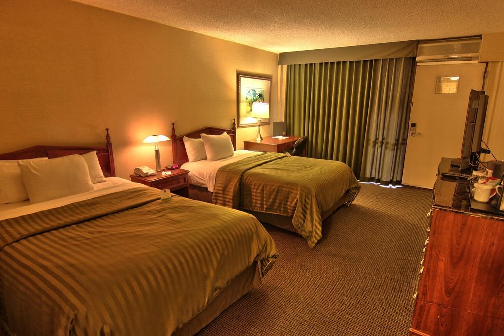 Clarion Inn Conference Center Modesto Esterno foto